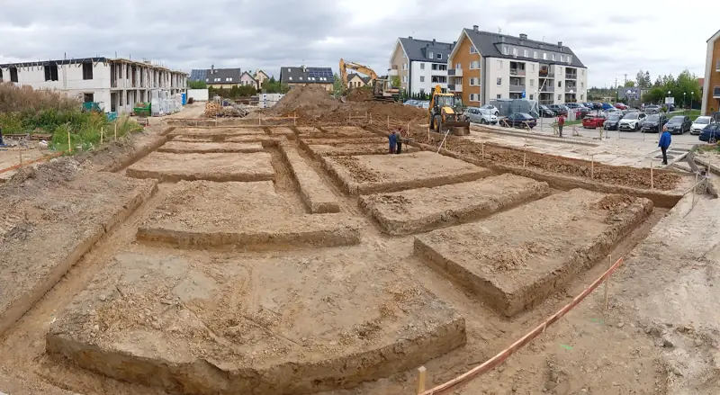 Wykopy pod ławy fundamentowe na osiedlu
